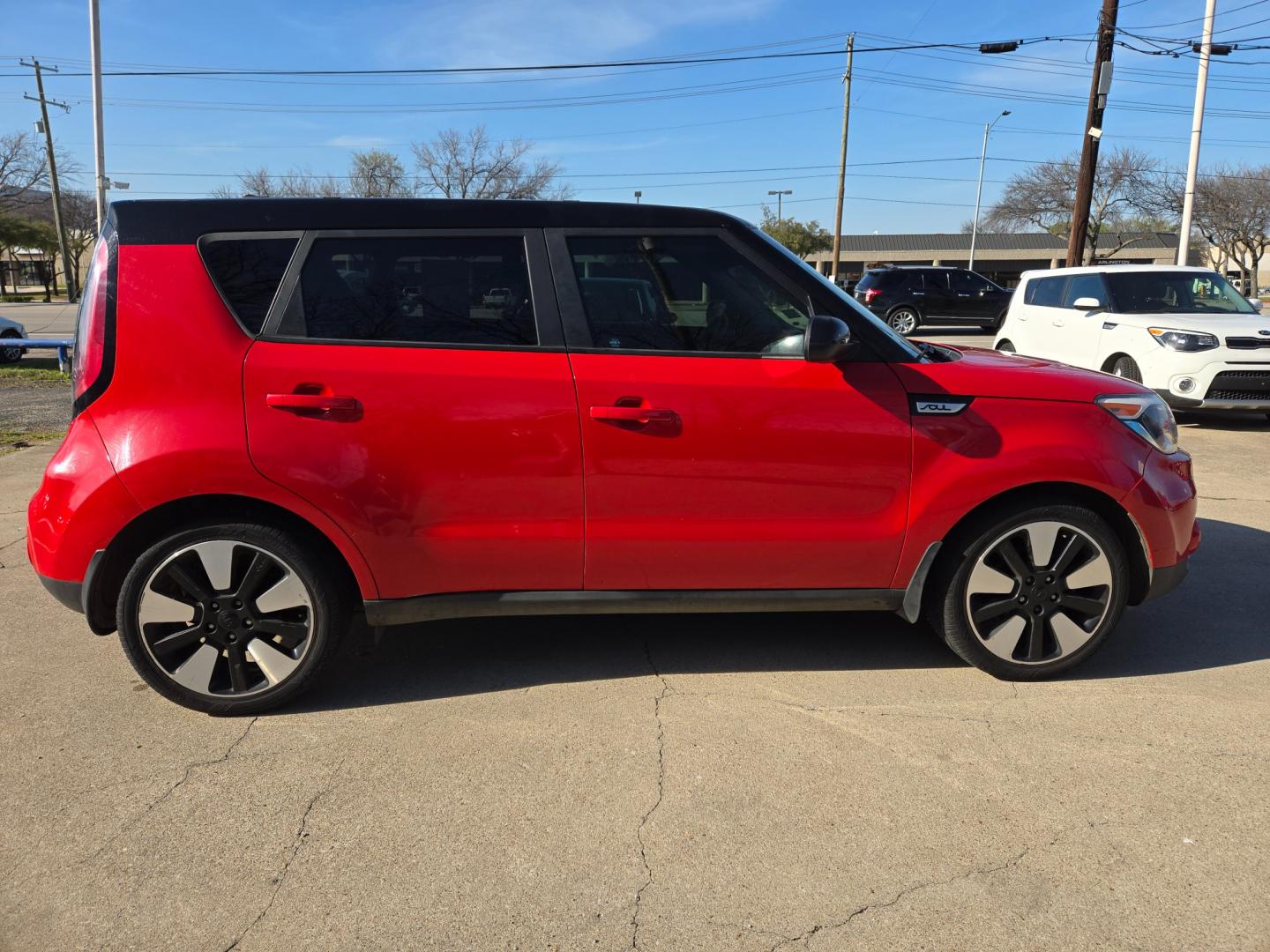 2017 Red /Black Kia Soul + (KNDJP3A5XH7) with an 2.0L L4 DOHC 16V engine, 6A transmission, located at 2020 East Division Street, Arlington, TX, 76011, (817) 801-3191, 32.742390, -97.076874 - Texass premiere Buy Here Pay Here with No Credit Check {score} at 2020 East Division Street Arlington, Texas in the center of Dallas, Fort Worth metro area. For in house auto financing in Lancaster, Waxahachie, Cleburne or Sherman call 817-801-3191. Denton, McKinney, Waco and Weatherford shoppers wa - Photo#25